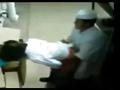 نشستن دو زیبا دانلود ...