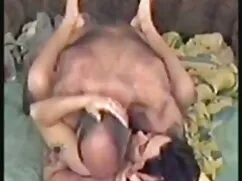 یک مرد فیلم سکسی با  ...